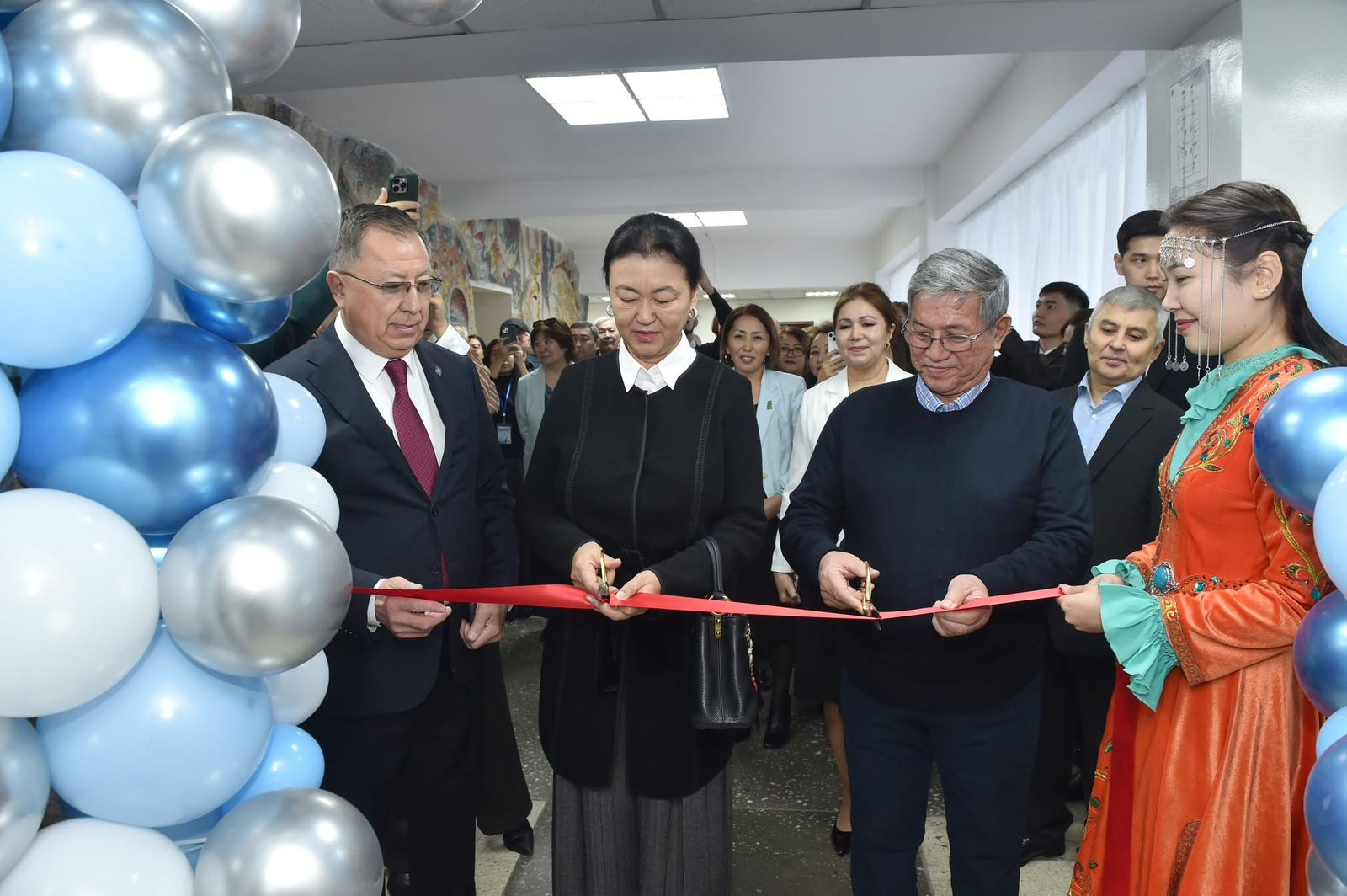 Церемония открытия Казахстанско-Американского центра исследований цитоматрицы